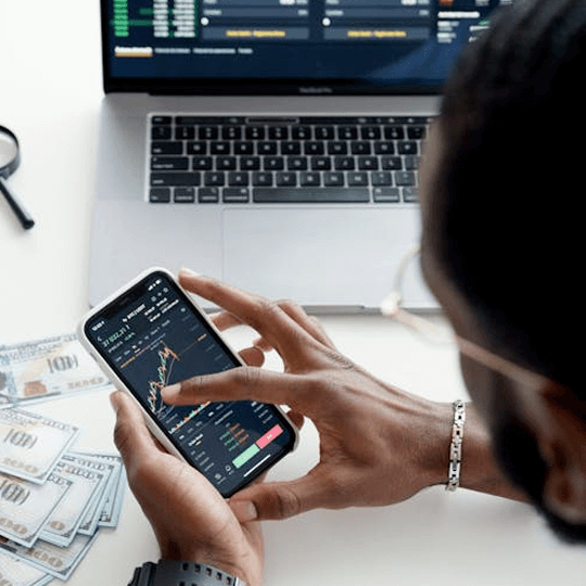 Smart Stocks AI - Team of Cryptocurrency Experts